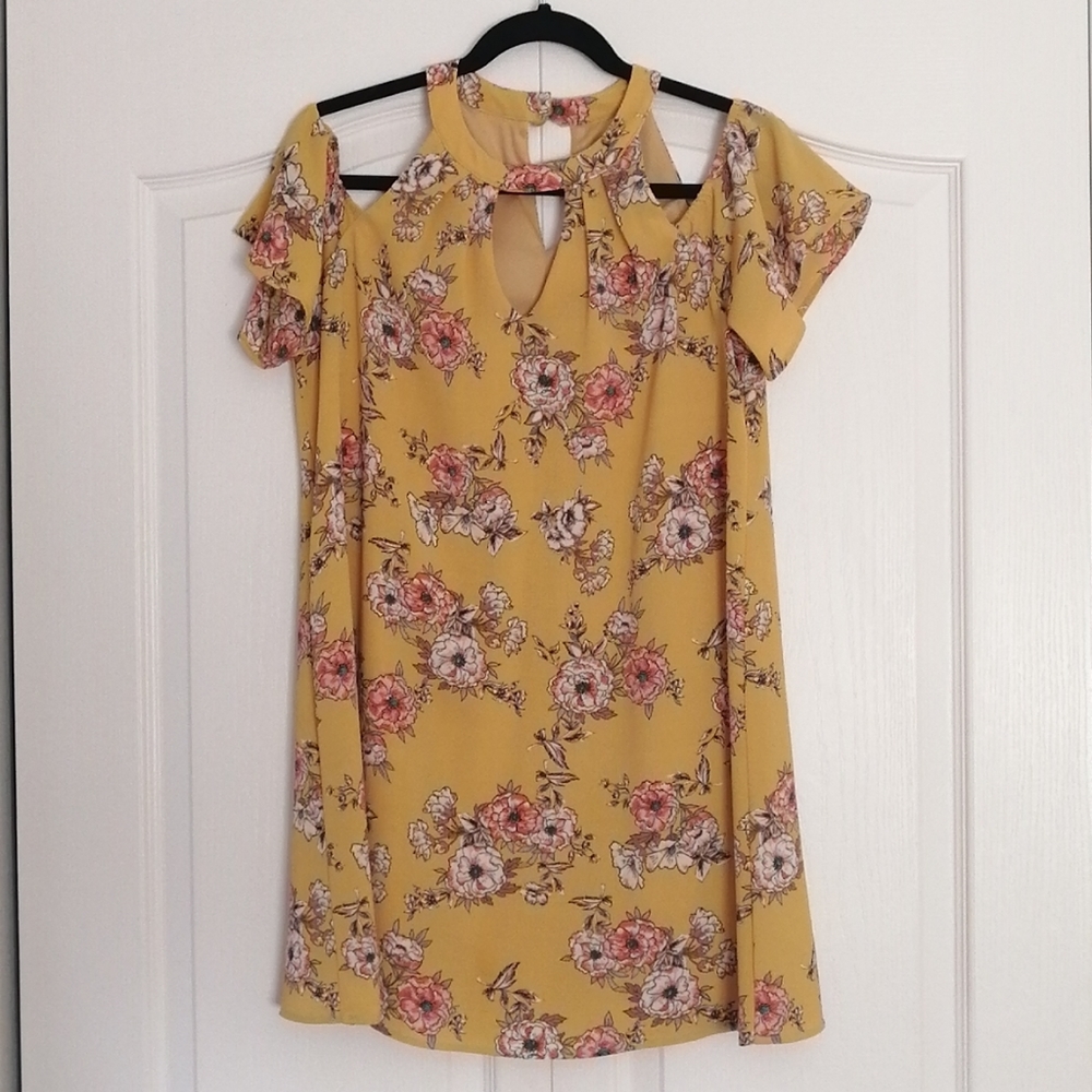 Floral Cold shoulder shift dress size small